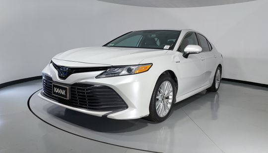Toyota • Camry