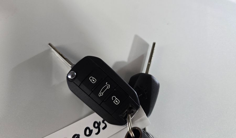 Peugeot 208 1.6L STYLE Hatchback 2024