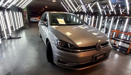 Volkswagen • Golf