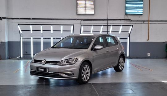 Volkswagen • Golf