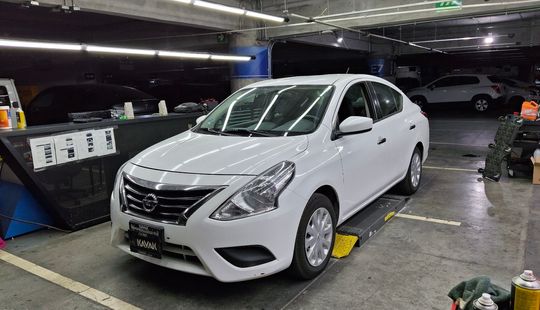 Nissan • Versa