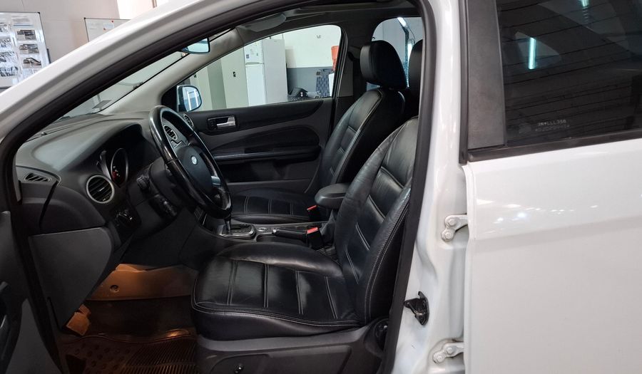 Ford Focus Ii 2.0 GHIA AUTO Sedan 2012