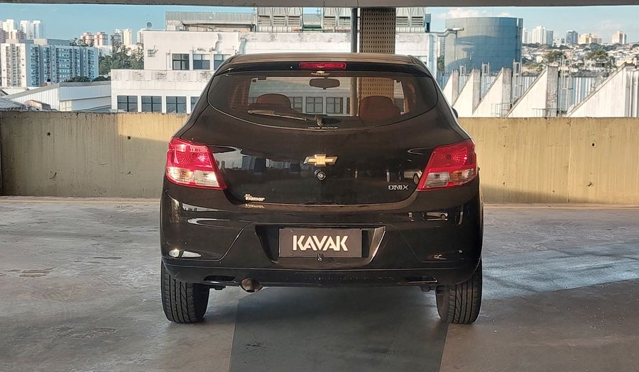 Chevrolet Onix MPFI LS Hatchback 2015