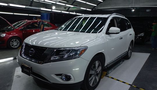 Nissan • Pathfinder