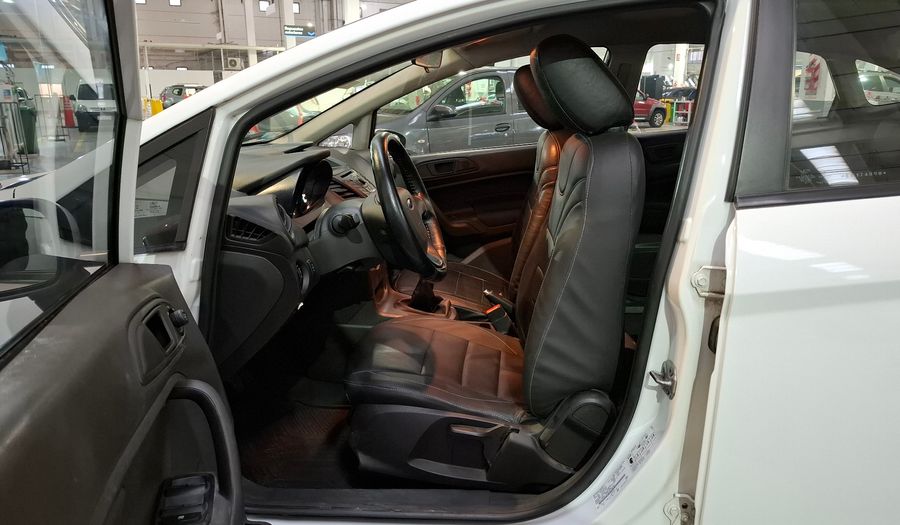 Ford Fiesta Kinetic Design 1.6 S PLUS Sedan 2014