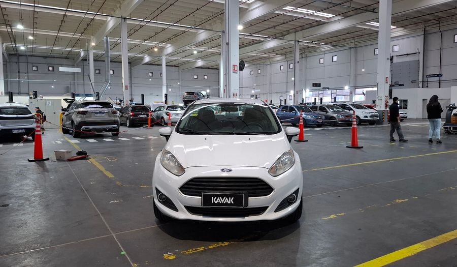 Ford Fiesta Kinetic Design 1.6 S PLUS Sedan 2014