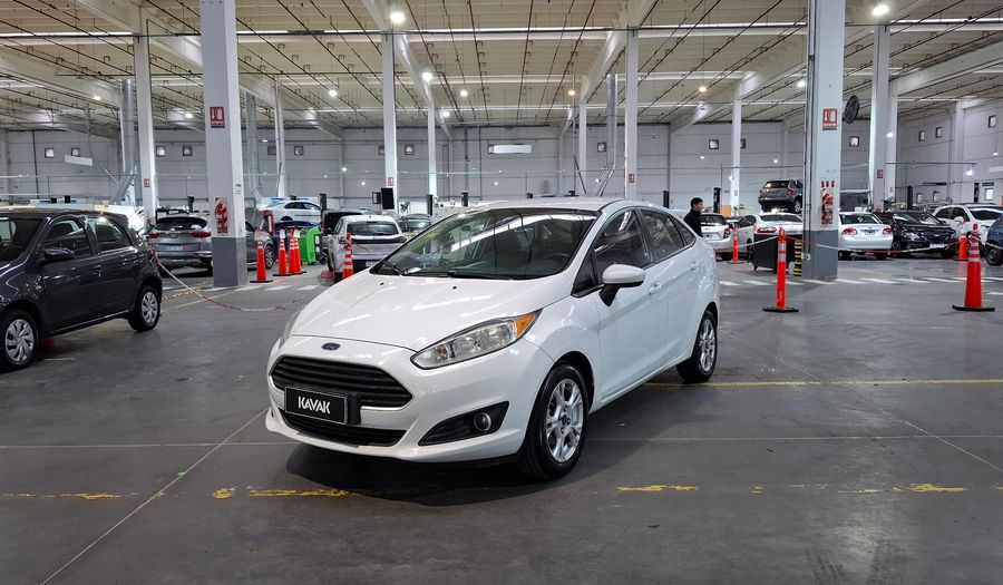 Ford Fiesta Kinetic Design 1.6 S PLUS Sedan 2014