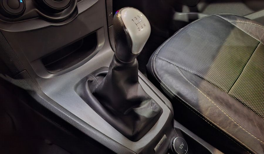 Ford Fiesta Kinetic Design 1.6 S PLUS Sedan 2014