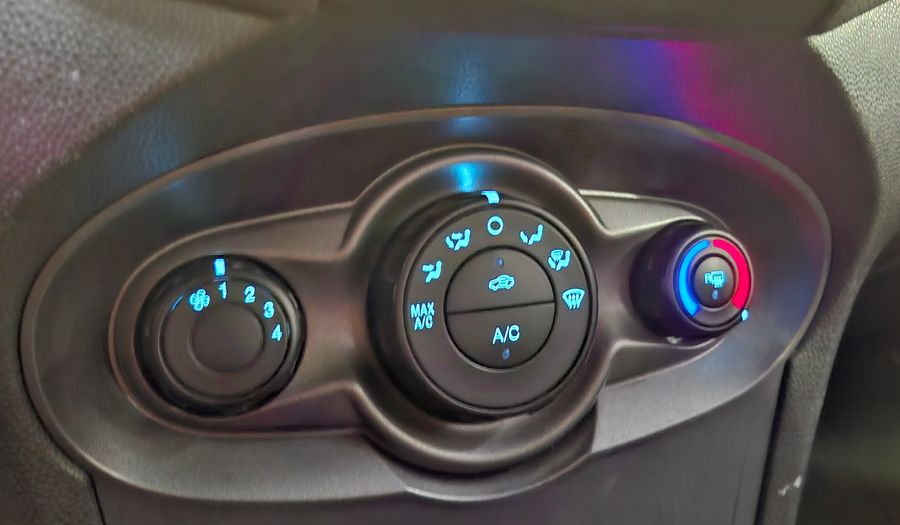 Ford Fiesta Kinetic Design 1.6 S PLUS Sedan 2014