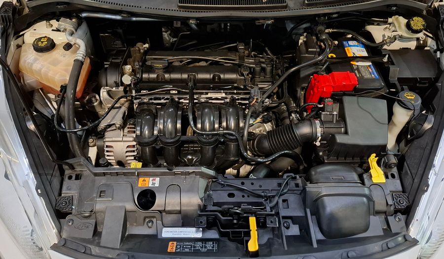Ford Fiesta Kinetic Design 1.6 S PLUS Sedan 2014