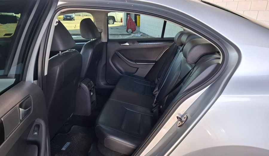 Volkswagen Vento 2.5 LUXURY TIPTRONIC Sedan 2013
