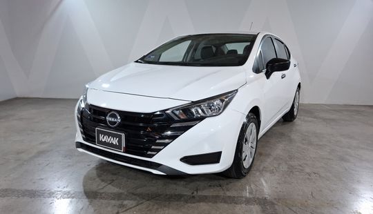 Nissan • Versa