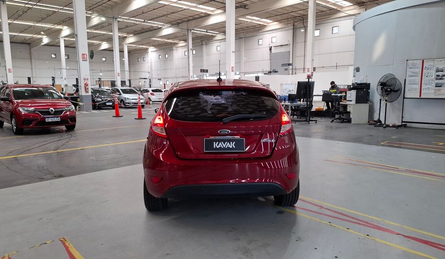 Ford Fiesta Kinetic Design 1.6 16V TITANIUM Hatchback 2013