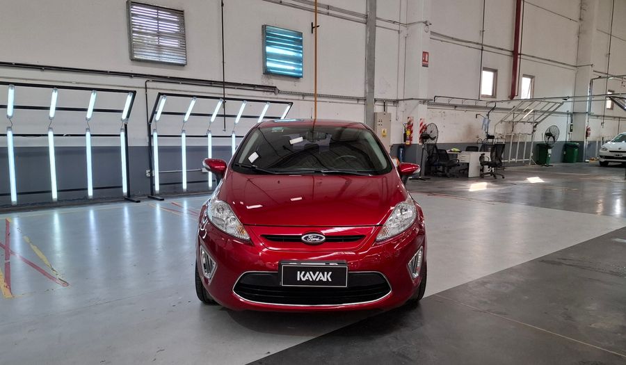 Ford Fiesta Kinetic Design 1.6 16V TITANIUM Hatchback 2013