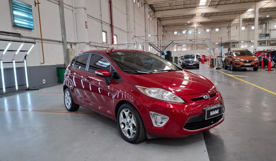 Ford Fiesta Kinetic Design 1.6 16V TITANIUM Hatchback 2013