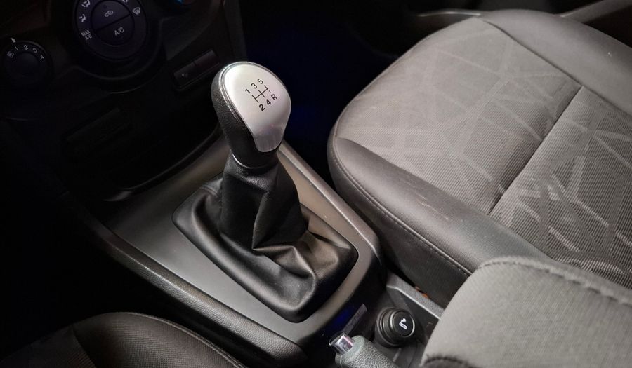 Ford Fiesta Kinetic Design 1.6 16V TITANIUM Hatchback 2013