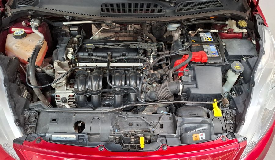 Ford Fiesta Kinetic Design 1.6 16V TITANIUM Hatchback 2013