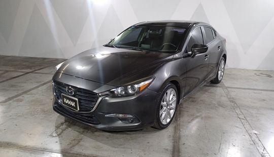 2018 • 94,219 km • Automático