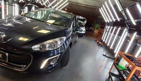 Peugeot • 308