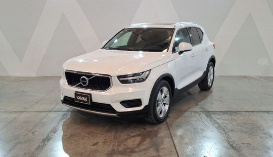 Volvo • XC40