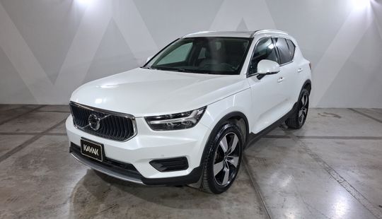 Volvo • XC40