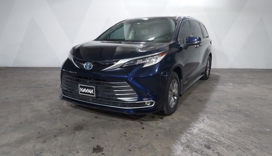 Toyota • Sienna