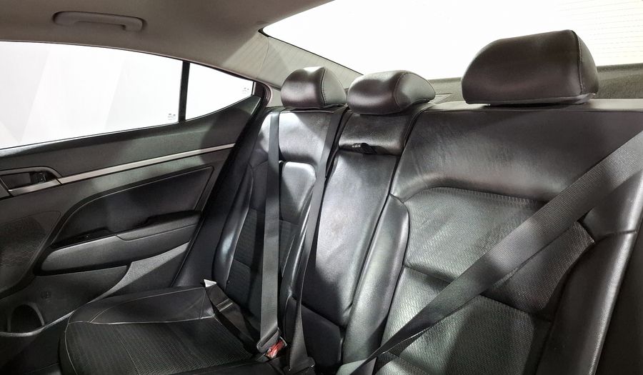Hyundai Elantra 2.0 LIMITED TECH NAVI AUTO Sedan 2018