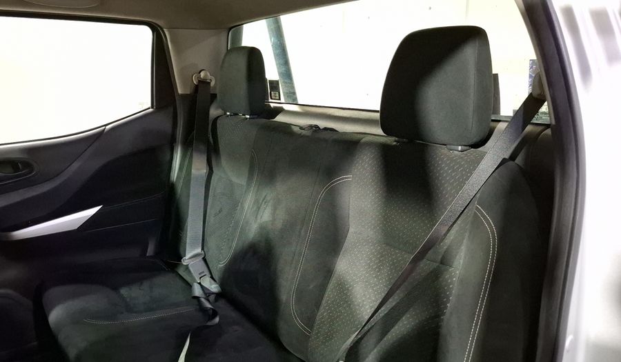 Nissan Np300 2.5 DOBLE CABINA SE TM AC PAQ SEG Pickup 2018