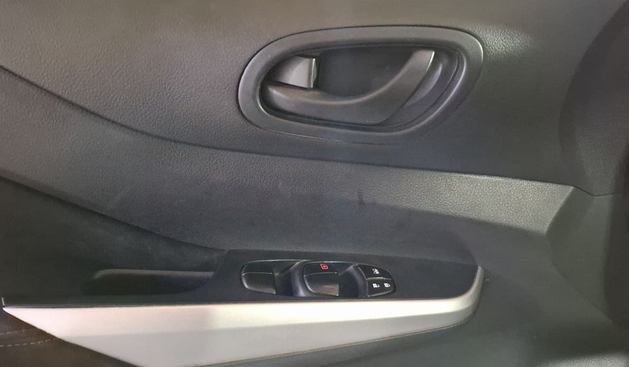 Nissan Np300 2.5 DOBLE CABINA SE TM AC PAQ SEG Pickup 2018