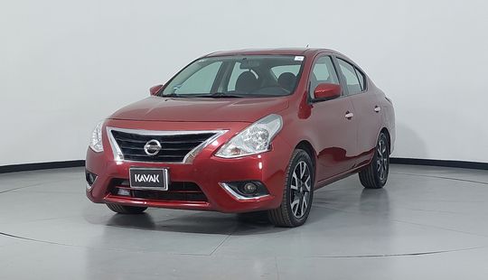 Nissan • Versa