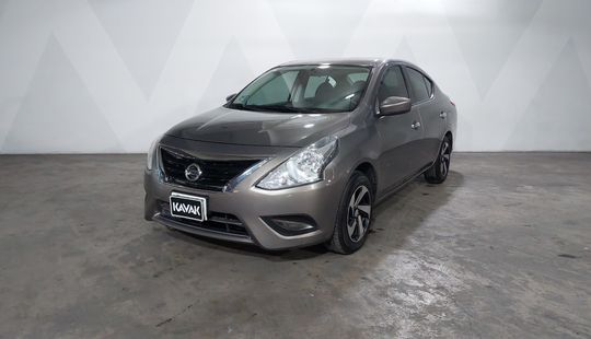 Nissan • Versa