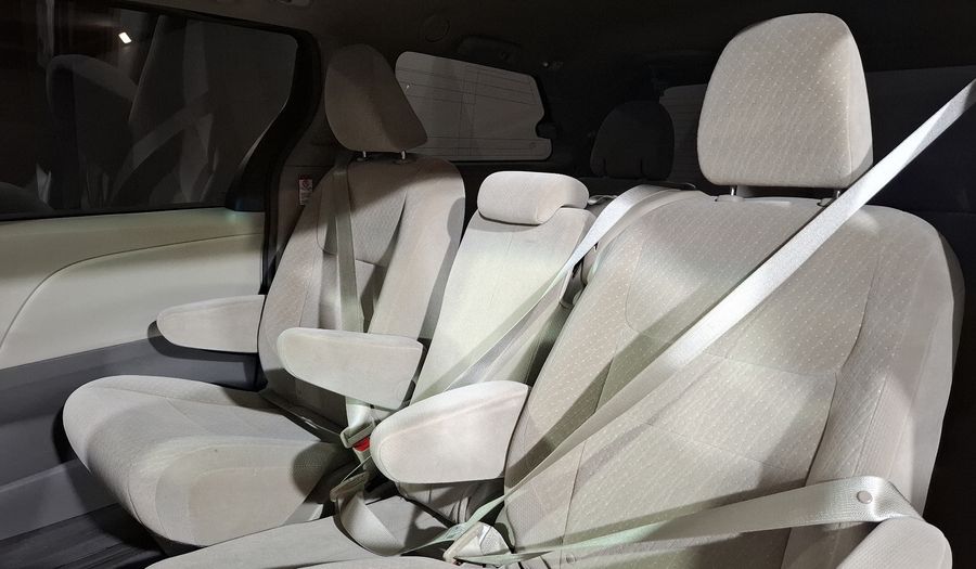 Toyota Sienna 3.5 LE AT Minivan 2017