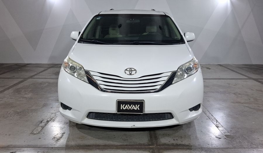 Toyota Sienna 3.5 LE AT Minivan 2017
