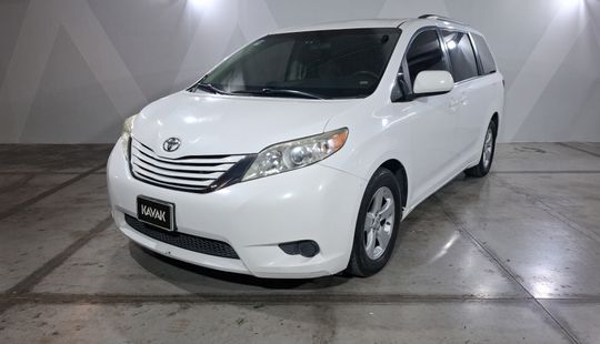 Toyota • Sienna