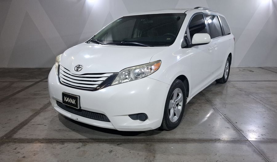 Toyota Sienna 3.5 LE AT Minivan 2017