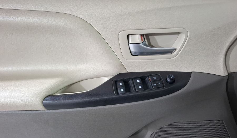 Toyota Sienna 3.5 LE AT Minivan 2017