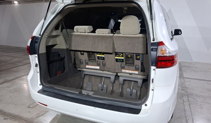Toyota Sienna 3.5 LE AT Minivan 2017