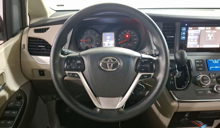 Toyota Sienna 3.5 LE AT Minivan 2017