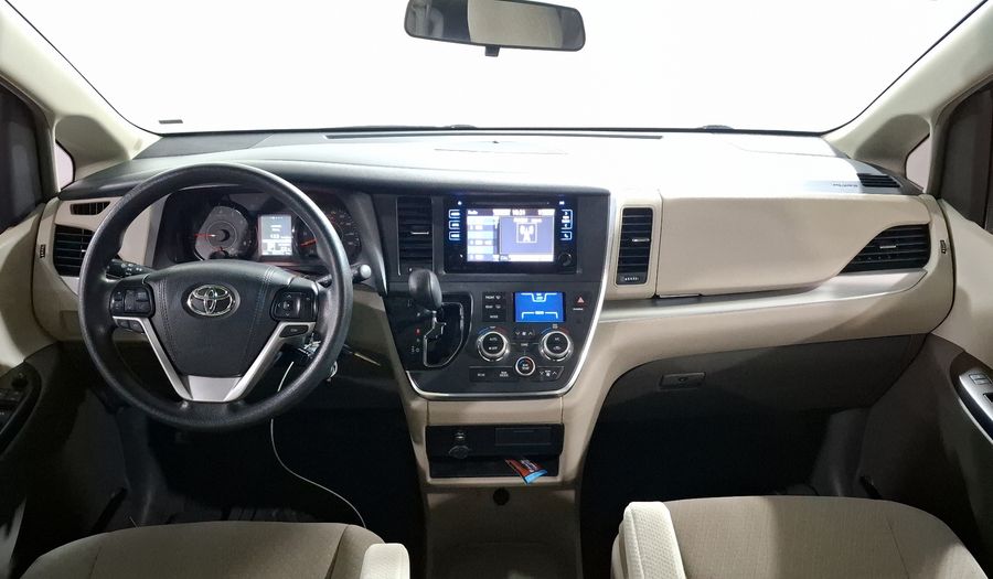 Toyota Sienna 3.5 LE AT Minivan 2017