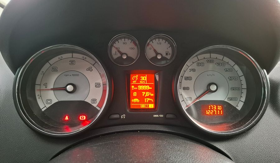 Peugeot 308 1.6 HDI FELINE Hatchback 2016