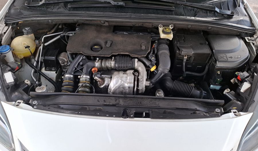Peugeot 308 1.6 HDI FELINE Hatchback 2016