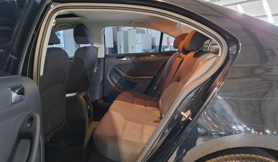 Volkswagen Vento 2.5 ADVANCE PLUS Sedan 2015