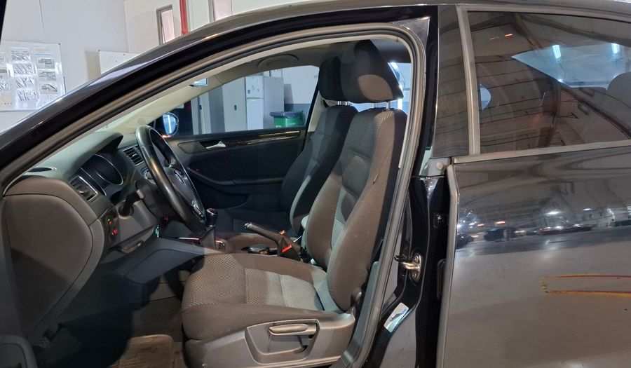 Volkswagen Vento 2.5 ADVANCE PLUS Sedan 2015