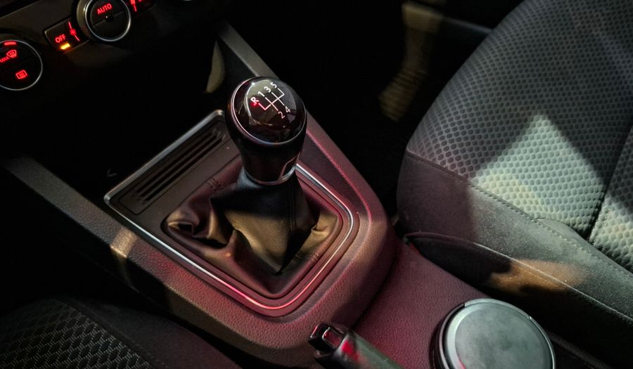 Volkswagen Vento 2.5 ADVANCE PLUS Sedan 2015