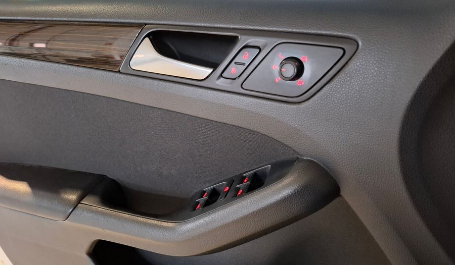 Volkswagen Vento 2.5 ADVANCE PLUS Sedan 2015