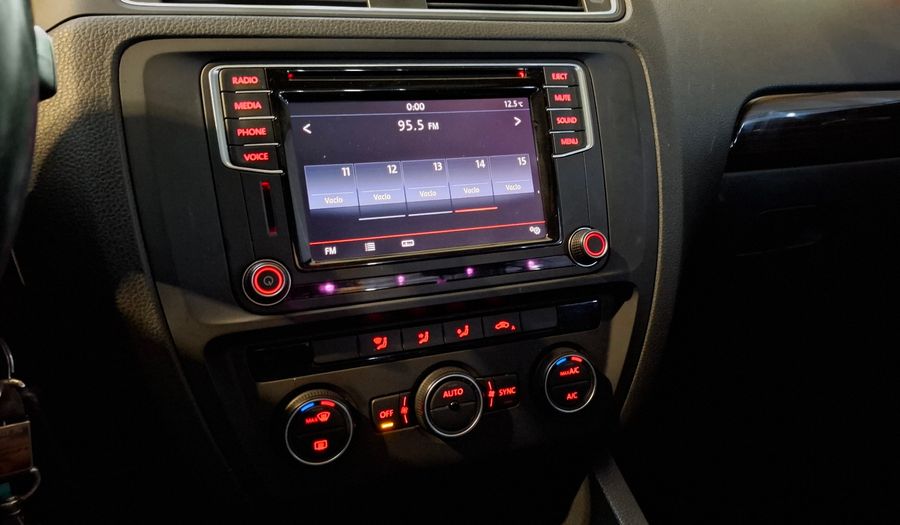 Volkswagen Vento 2.5 ADVANCE PLUS Sedan 2015