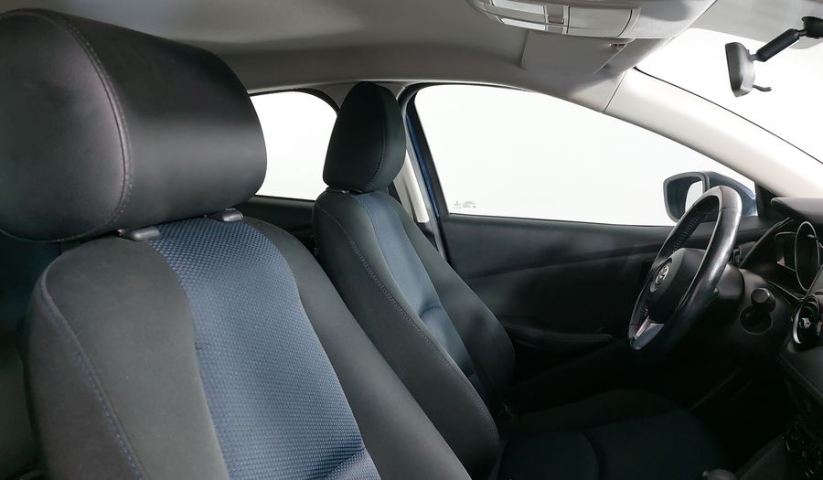 Toyota Yaris 1.5 R HIGH AT Sedan 2016