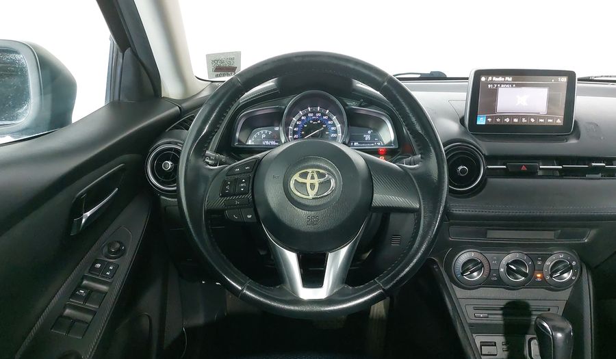 Toyota Yaris 1.5 R HIGH AT Sedan 2016