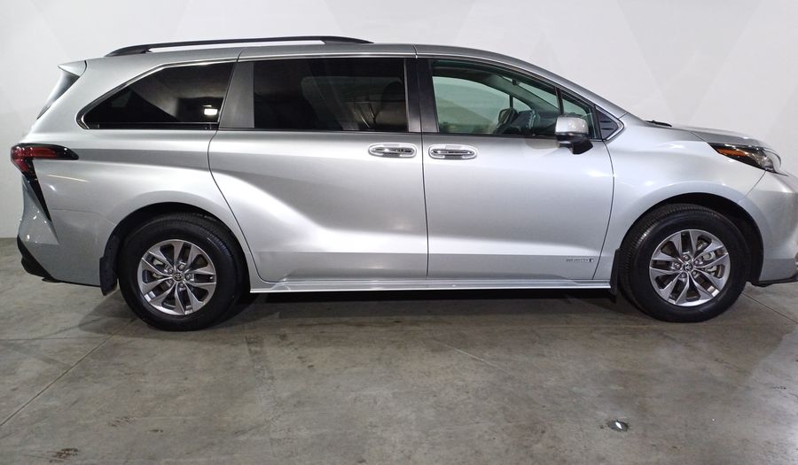 Toyota Sienna 2.5 HEV XLE PIEL AUTO Minivan 2021