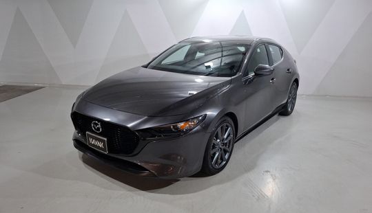 2022 • 26,011 km • Automático